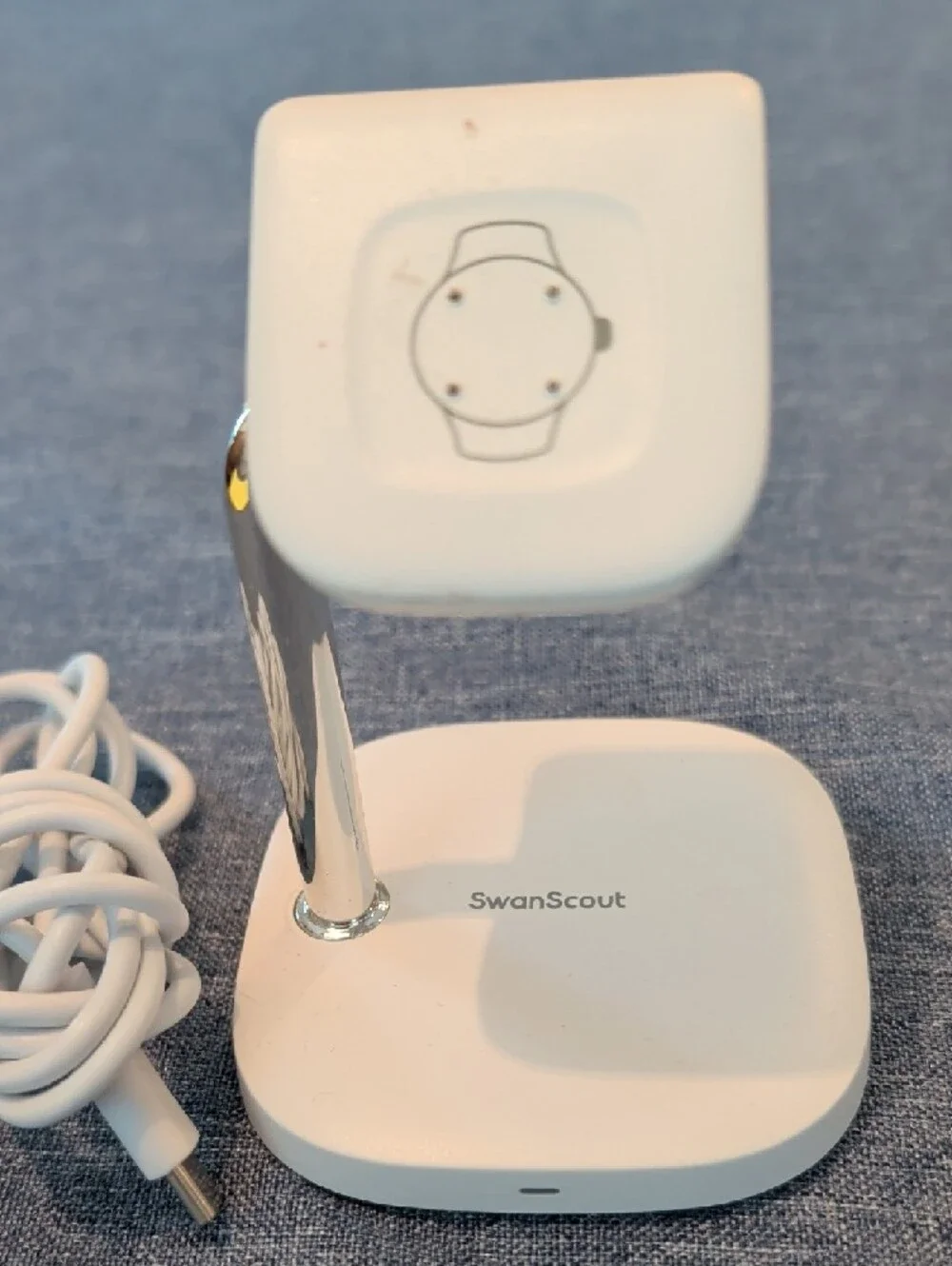 SwanScout White and Silver Magnetic Wearable Charger Stand